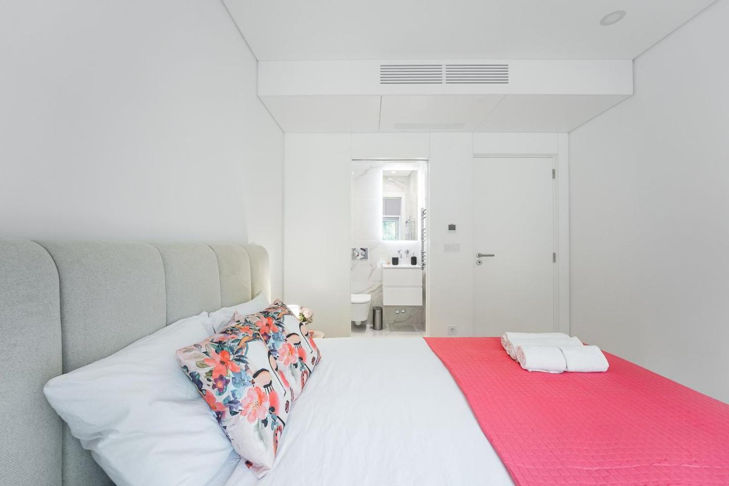 Guestready - Majestic Riverside Terrace In Coimbra Apartment Bagian luar foto
