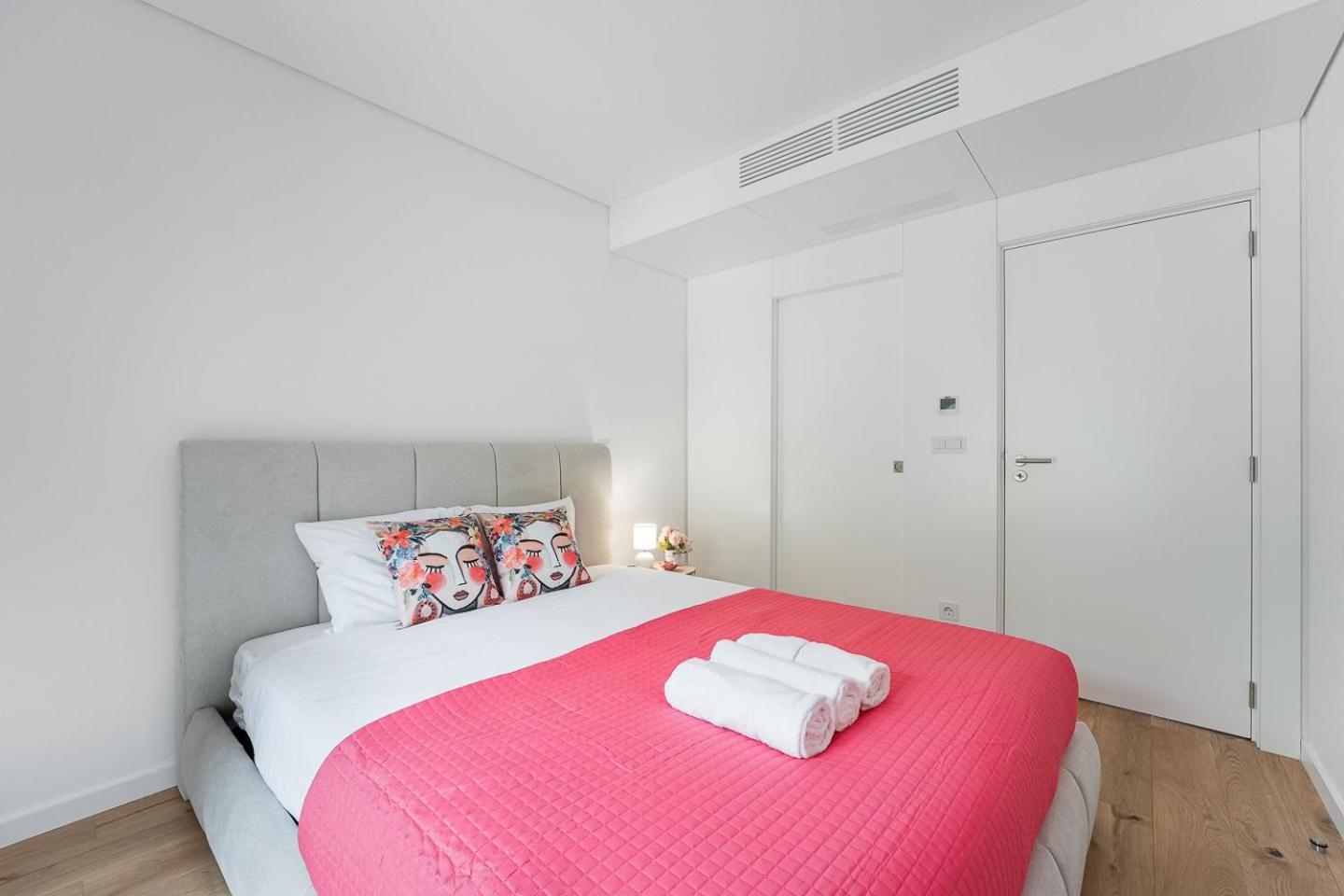 Guestready - Majestic Riverside Terrace In Coimbra Apartment Bagian luar foto